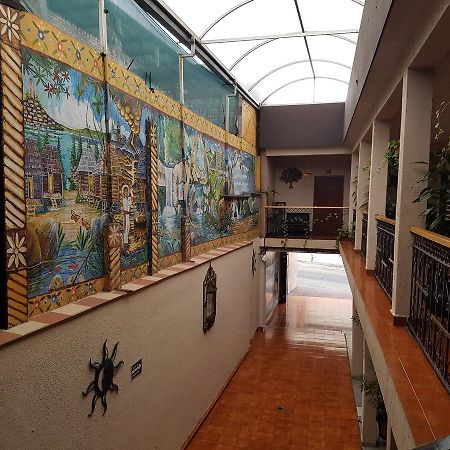 Hotel Nuevo Cupatitzio Uruapan  Экстерьер фото